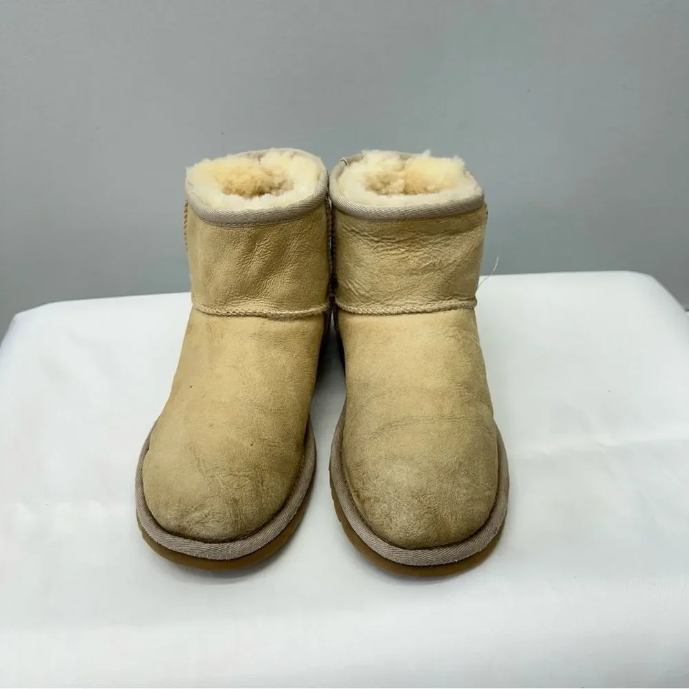 UGG Classic‎ Mini light brown genuine sheepskin low boots booties women’s 6